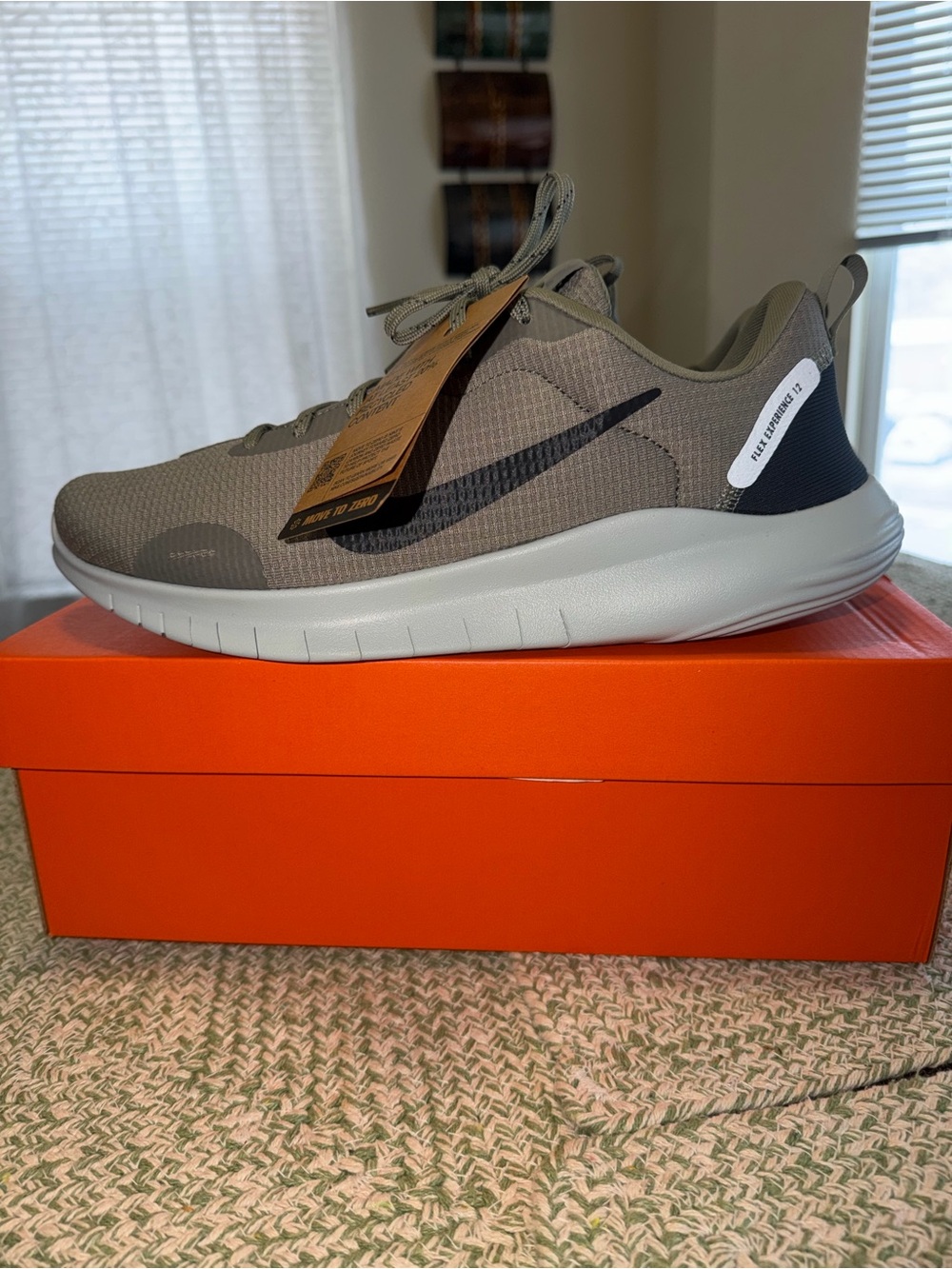 Nike Flex Experience RN 12men’s sneakers size 11 in Olive Green and Black new!!
